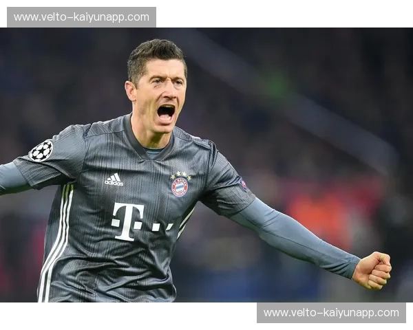 红白激荡:拜仁与阿贾克斯——绿茵场上的哲学思辨与王权交替 红白激荡:拜仁与阿贾克斯——绿茵场上的哲学思辨与王权交替